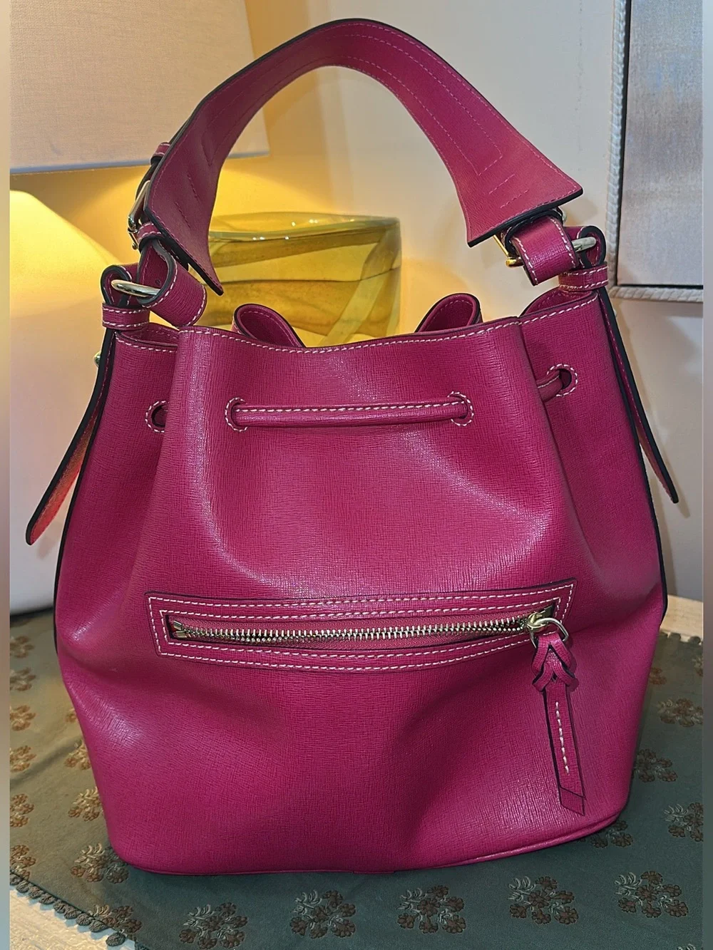 Dooney & Bourke saffiano Leather drawstring bag excellent condition ( bags)